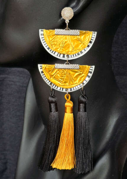 Brinco meia lua vertuo e tassel